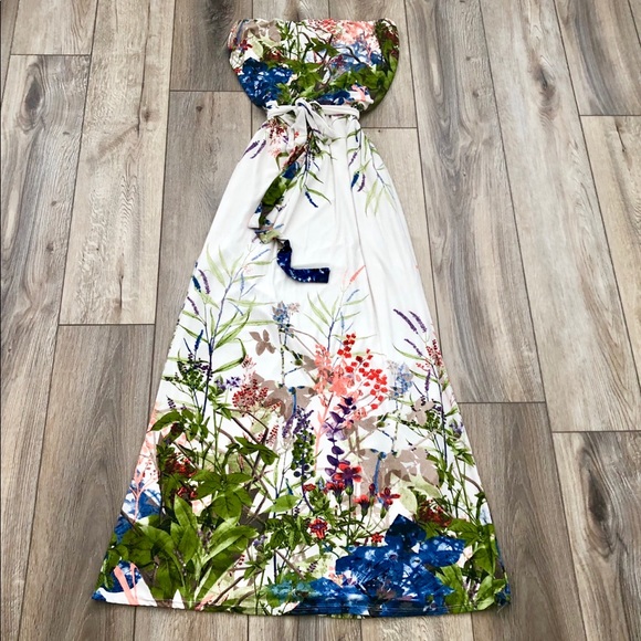 Dresses & Skirts - ModCloth Floral Strapless Maxi Dress